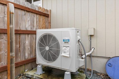 Tiny photo for 1716 Gardendale Lane, Grants Pass, OR 97527 (MLS # 220213939)