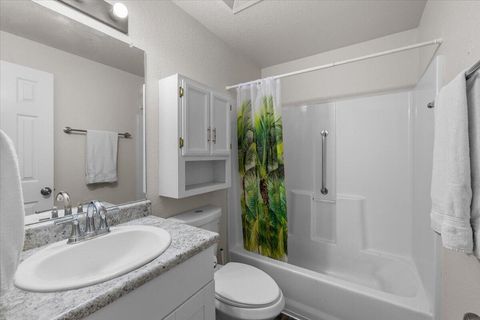 Tiny photo for 1716 Gardendale Lane, Grants Pass, OR 97527 (MLS # 220213939)