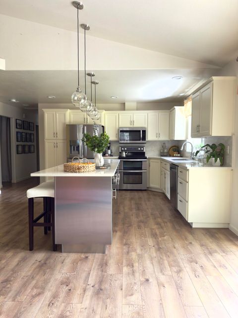 Tiny photo for 16923 Torrance Road, Bend, OR 97707 (MLS # 220216951)