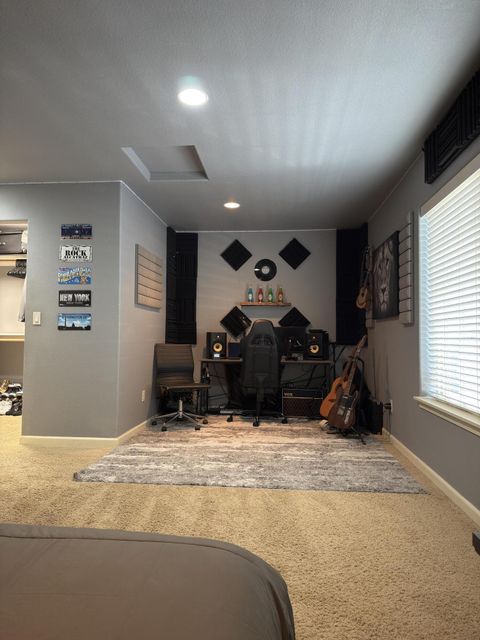 Tiny photo for 16923 Torrance Road, Bend, OR 97707 (MLS # 220216951)