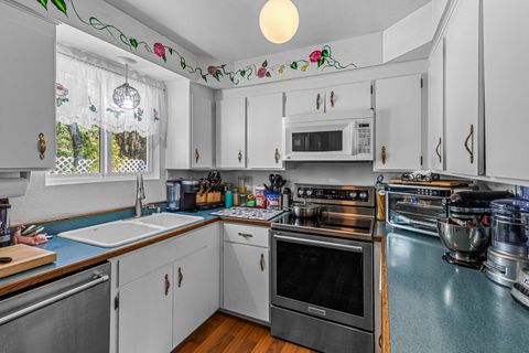 Tiny photo for 9780 Monument Drive, Grants Pass, OR 97526 (MLS # 220217285)