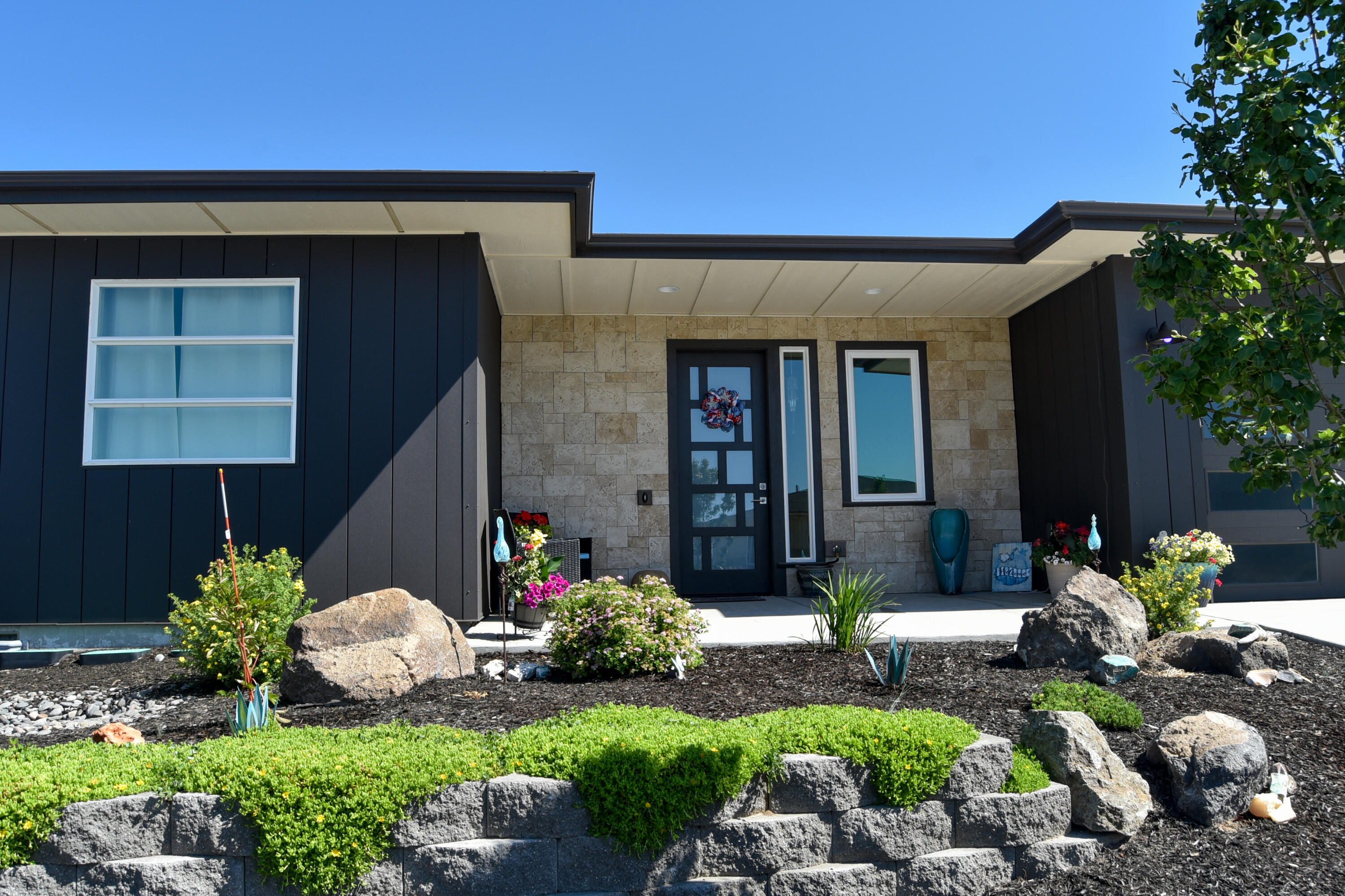 4637 SW Antelope Avenue