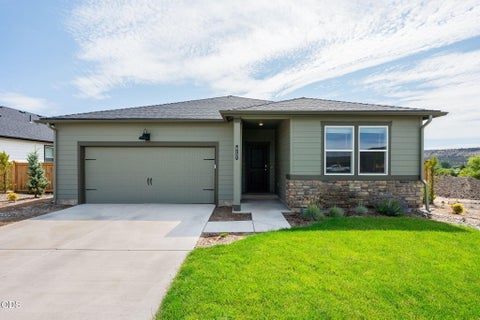 Photo of 417 NE Union Loop, Prineville, OR 97754 (MLS # 220224443)