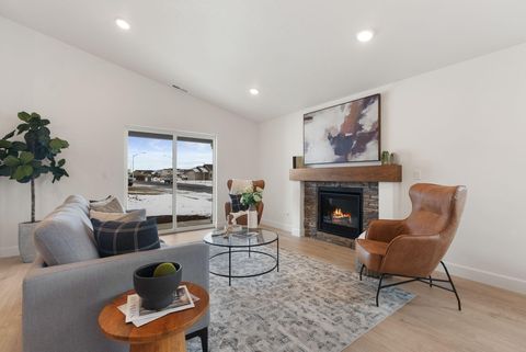 Tiny photo for 763 NE Discovery Loop #Lot 159, Prineville, OR 97754 (MLS # 220219670)