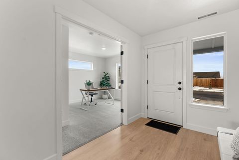 Tiny photo for 763 NE Discovery Loop #Lot 159, Prineville, OR 97754 (MLS # 220219670)