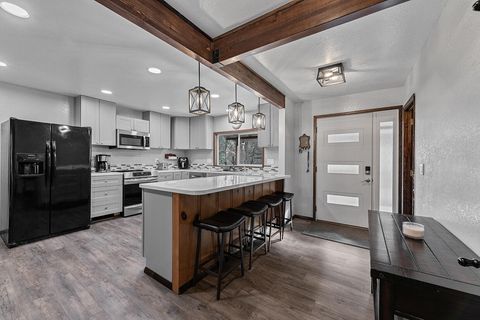 Photo of 2900 Indian Creek Road, Shady Cove, OR 97539 (MLS # 220213403)