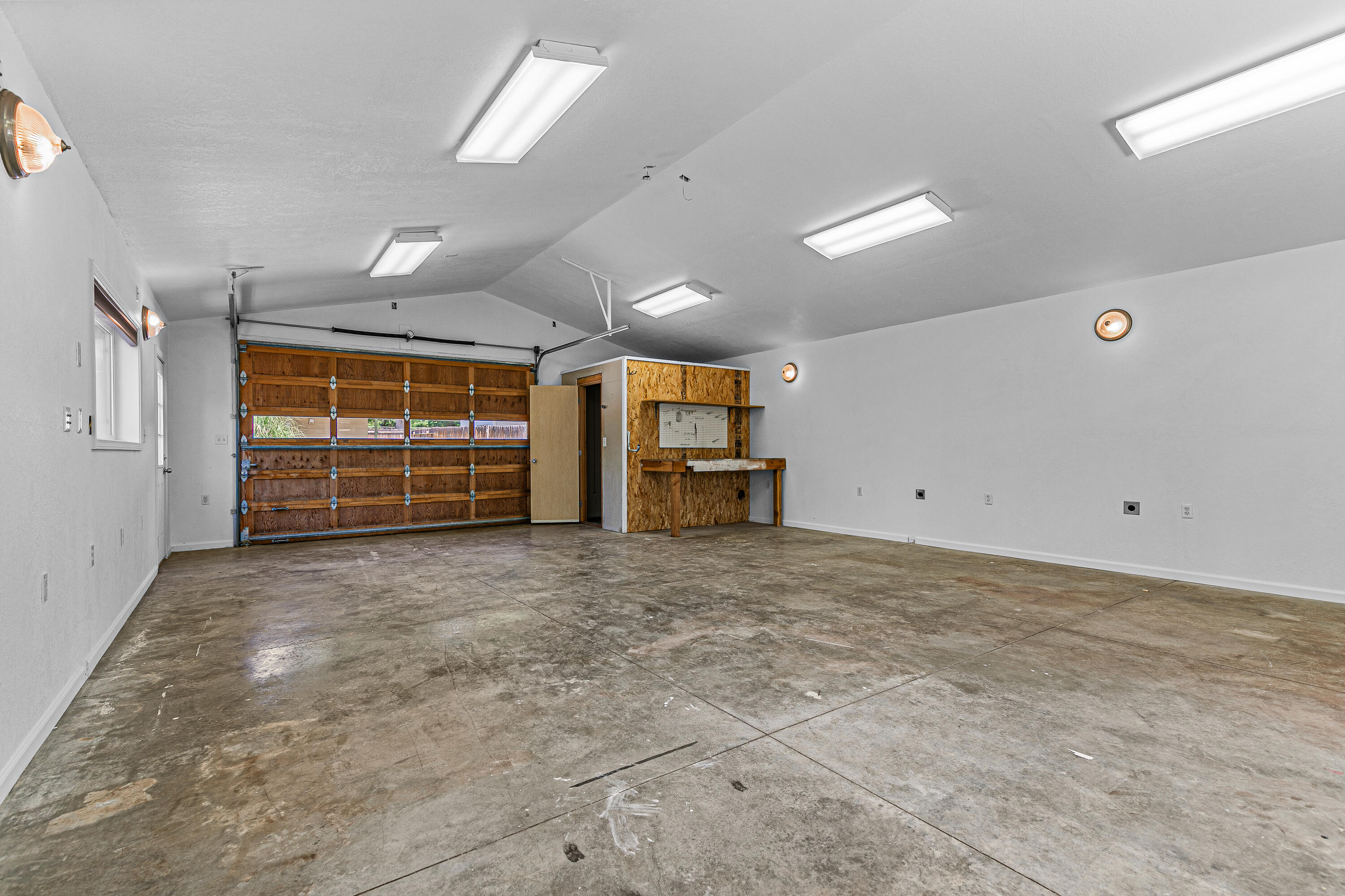 Country Club Manor - Residential