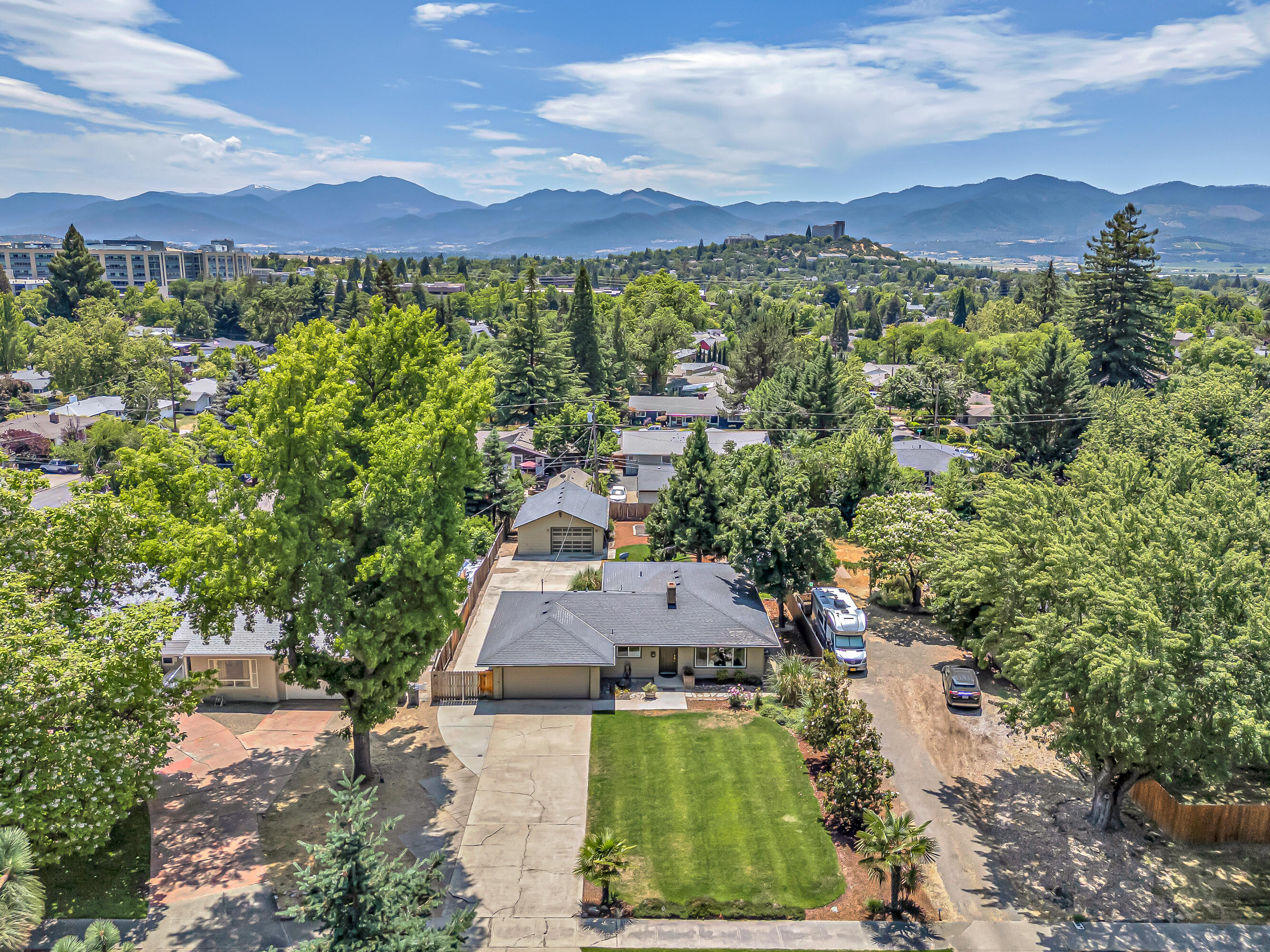 Country Club Manor - Residential