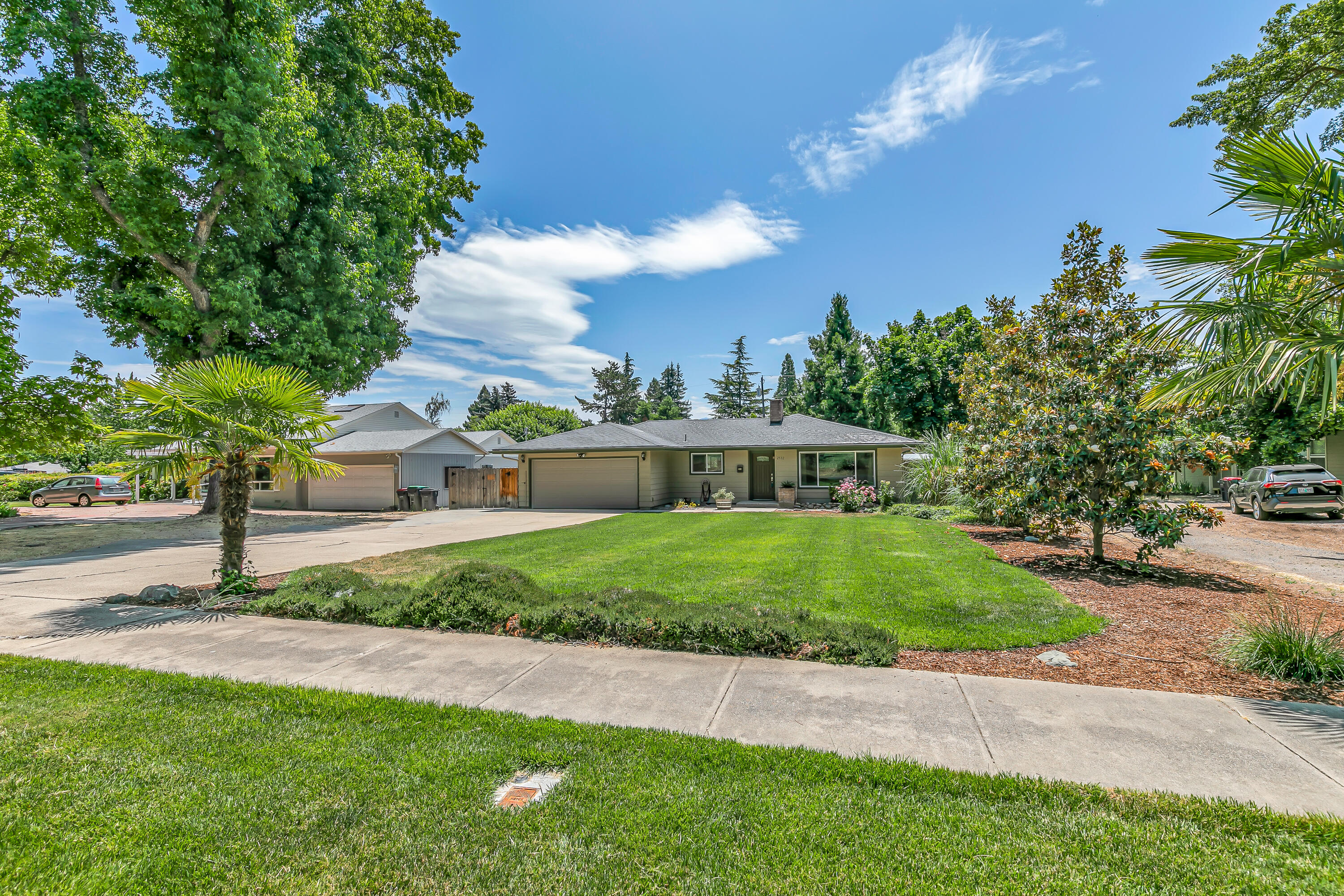 Country Club Manor - Residential