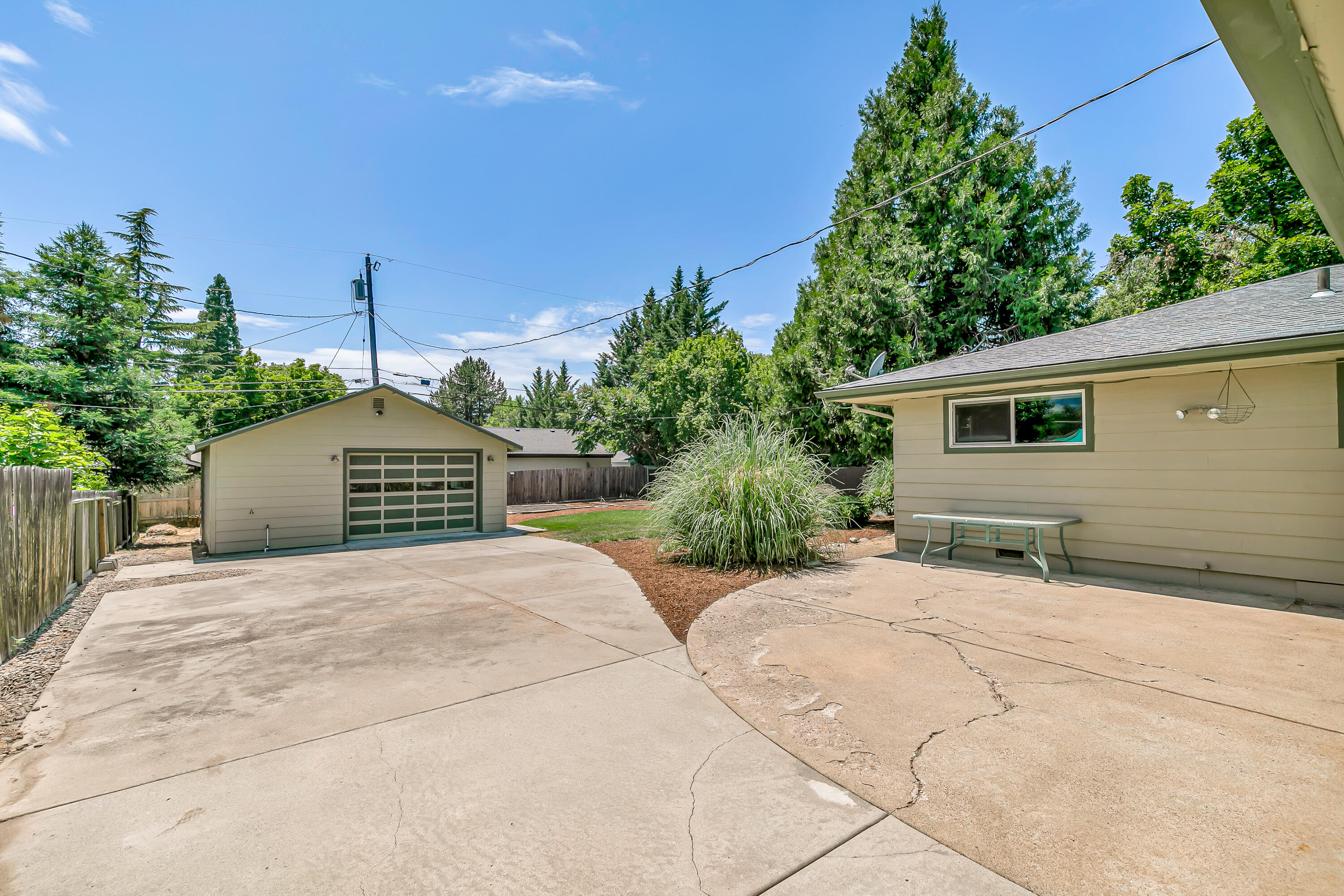 Country Club Manor - Residential