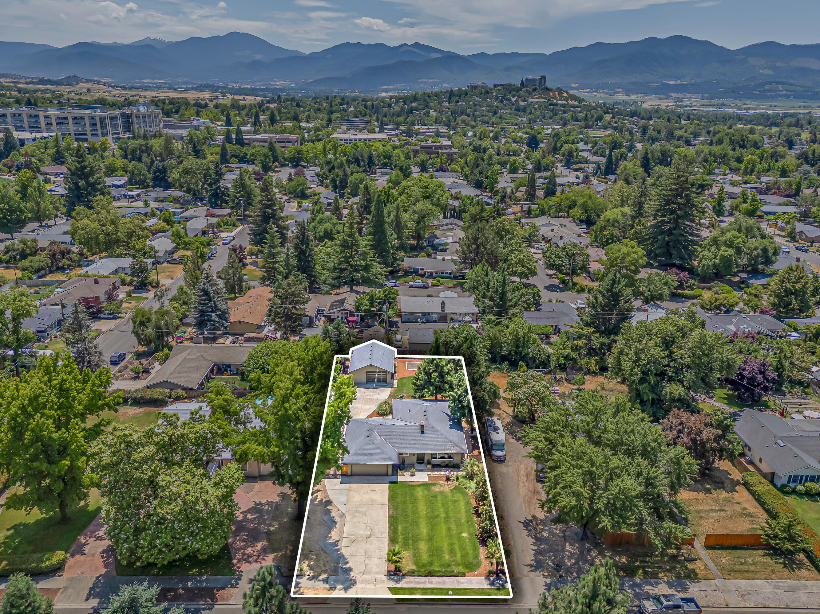 Country Club Manor - Residential