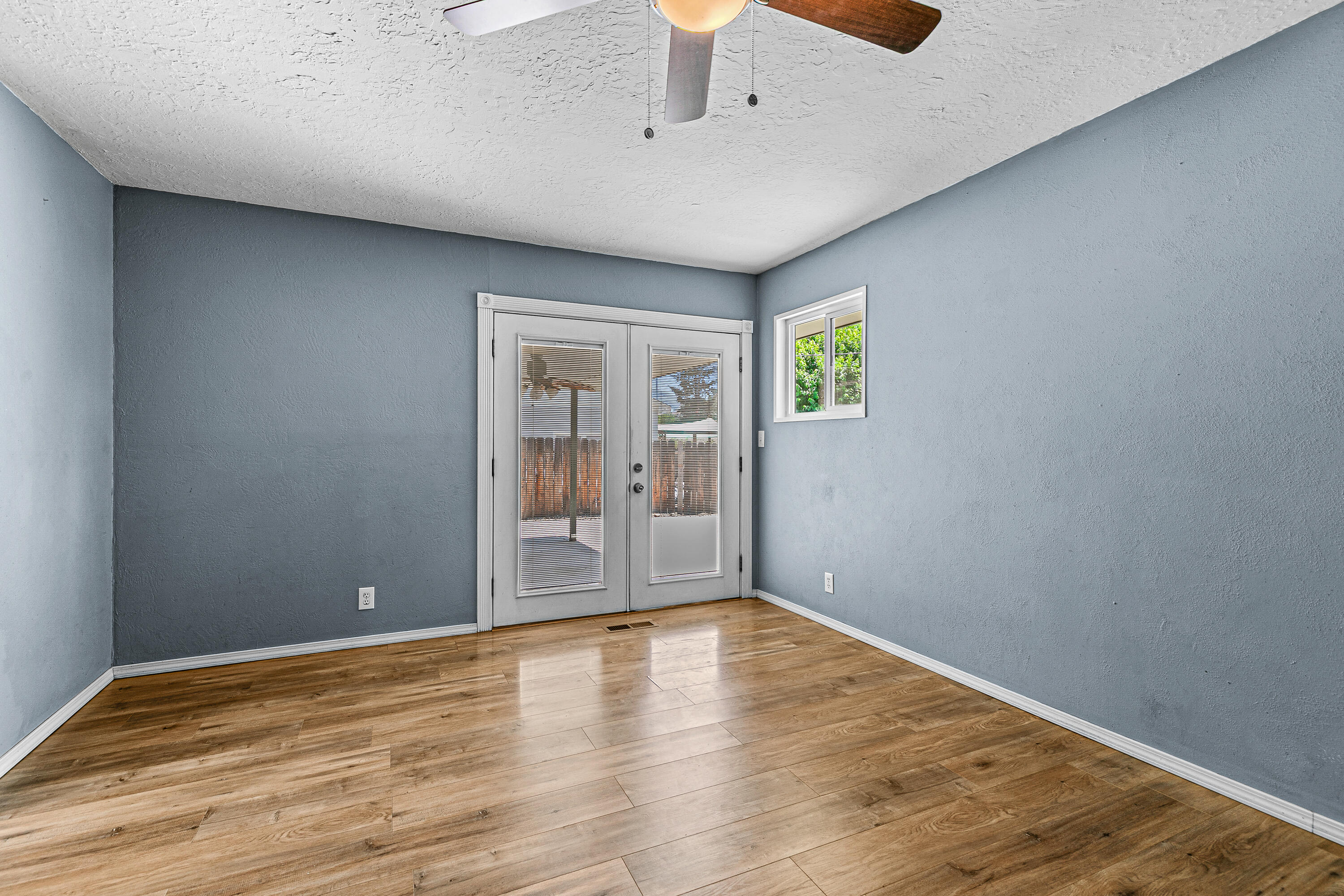 Country Club Manor - Residential