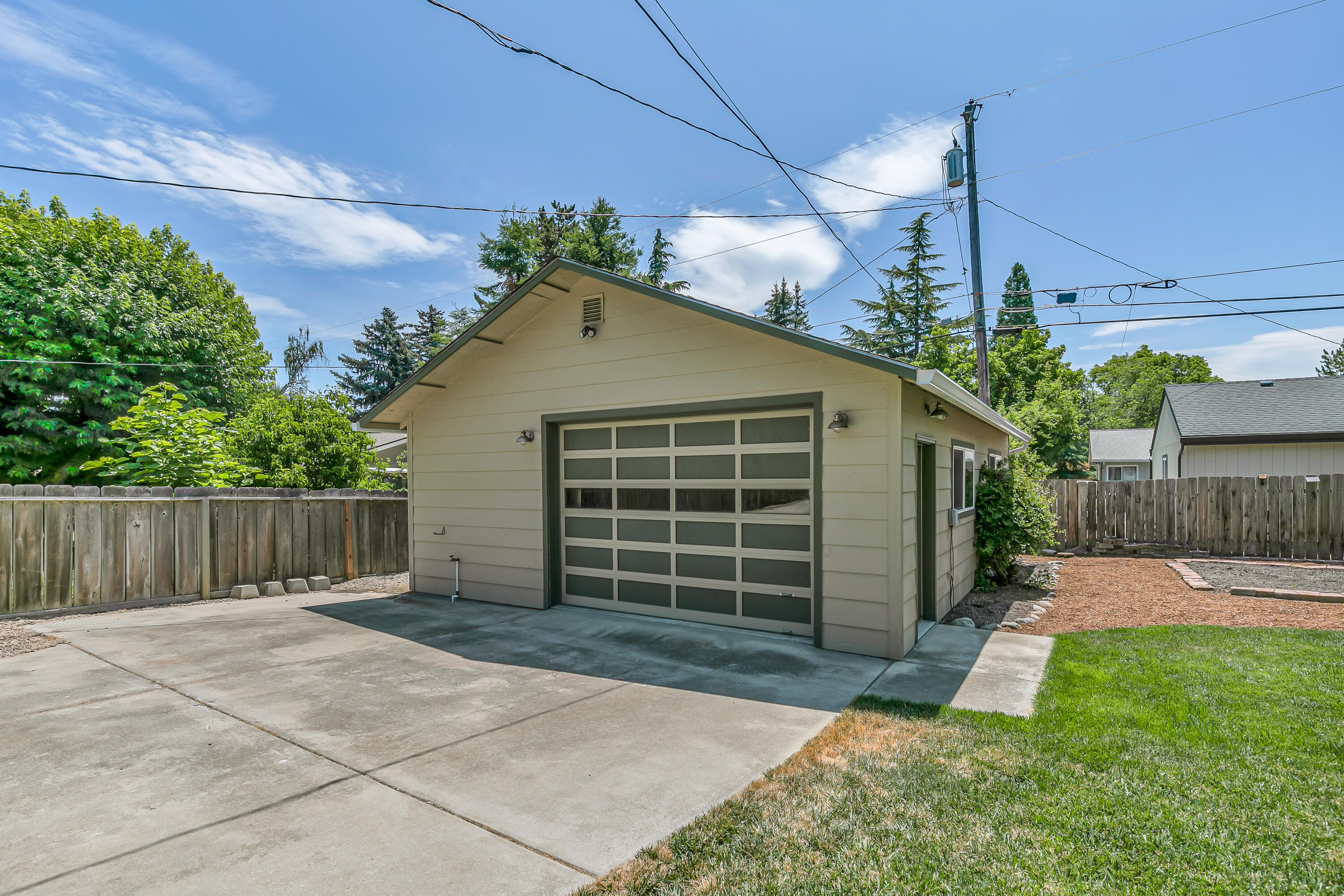 Country Club Manor - Residential