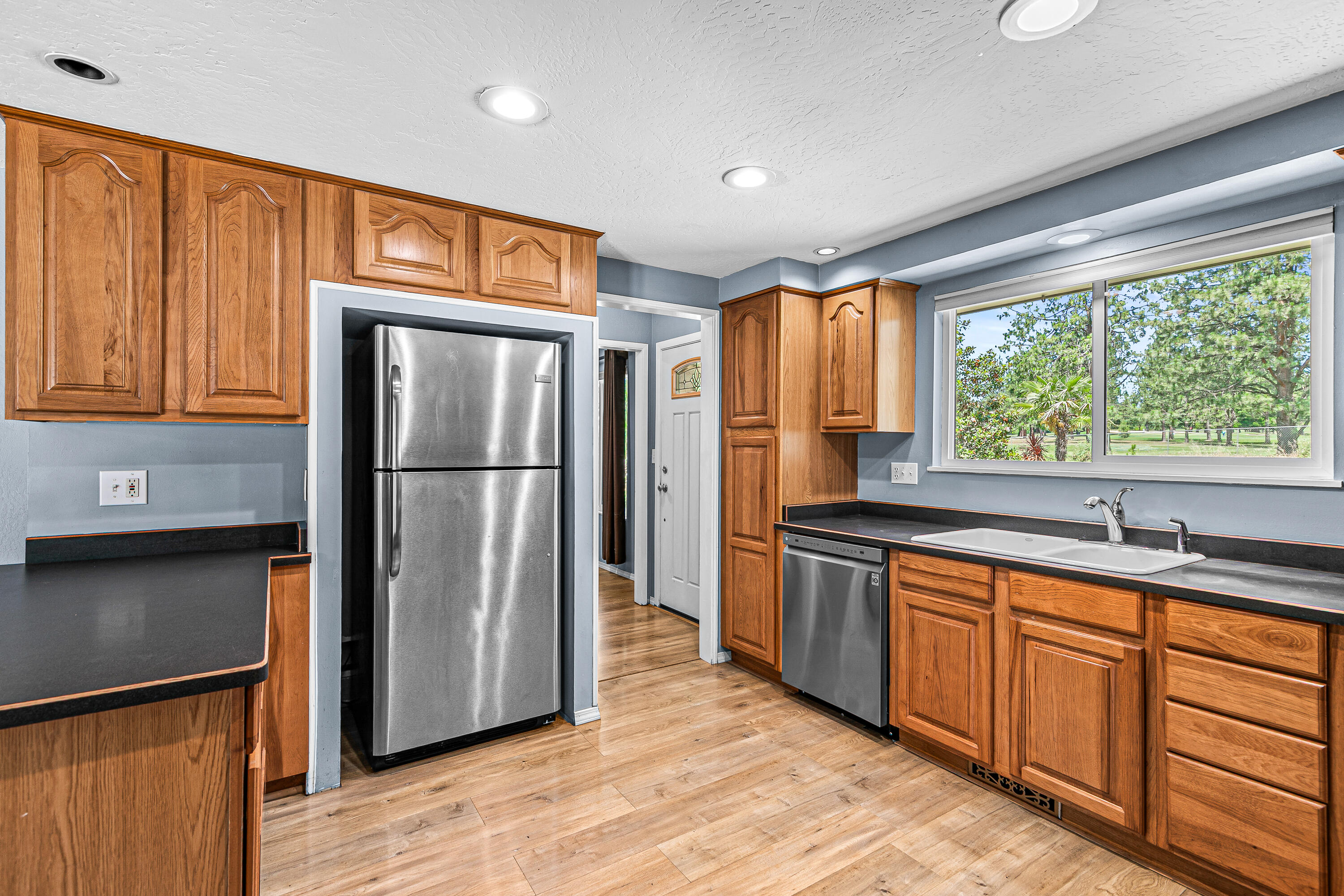 Country Club Manor - Residential