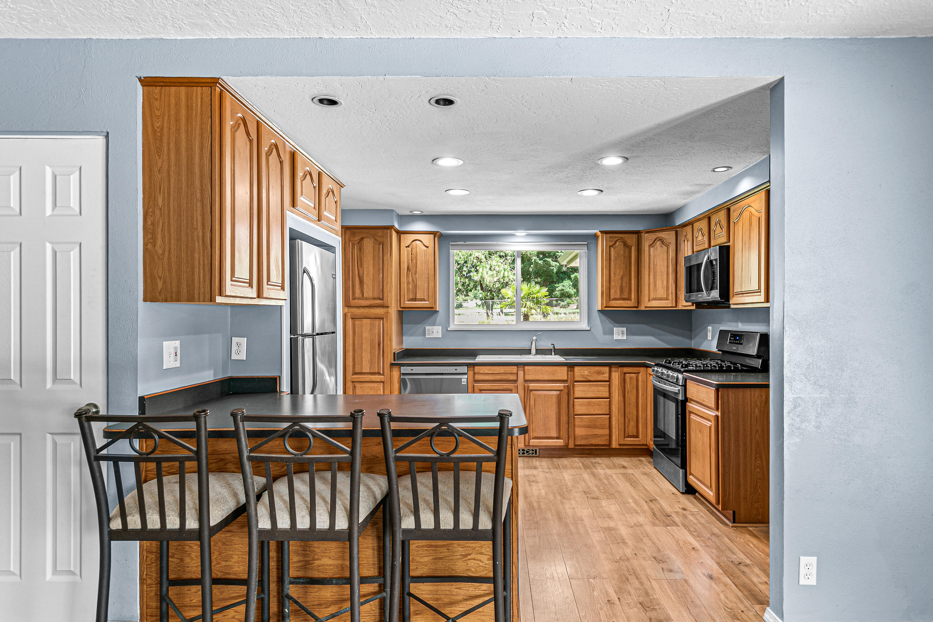 Country Club Manor - Residential