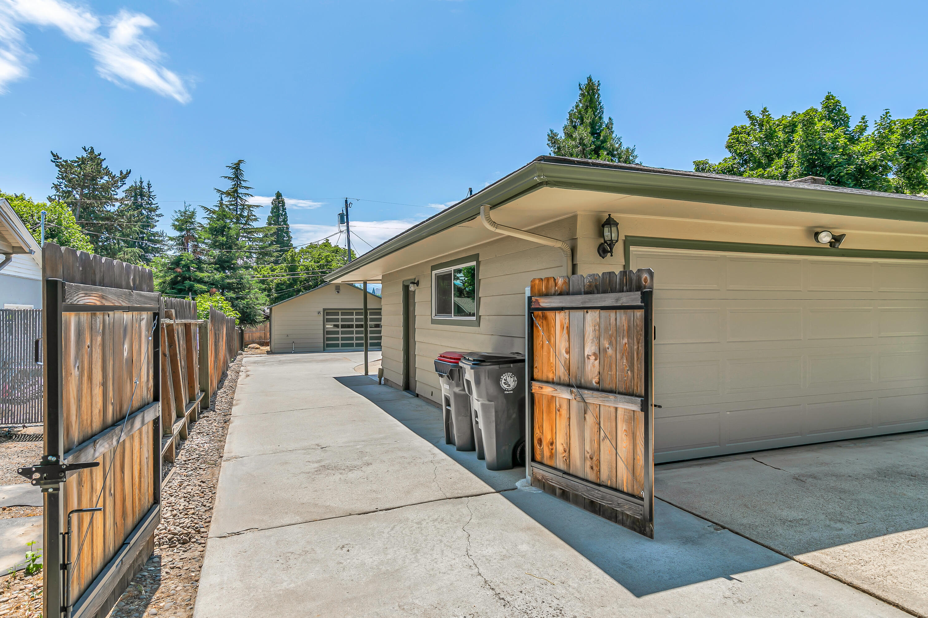 Country Club Manor - Residential