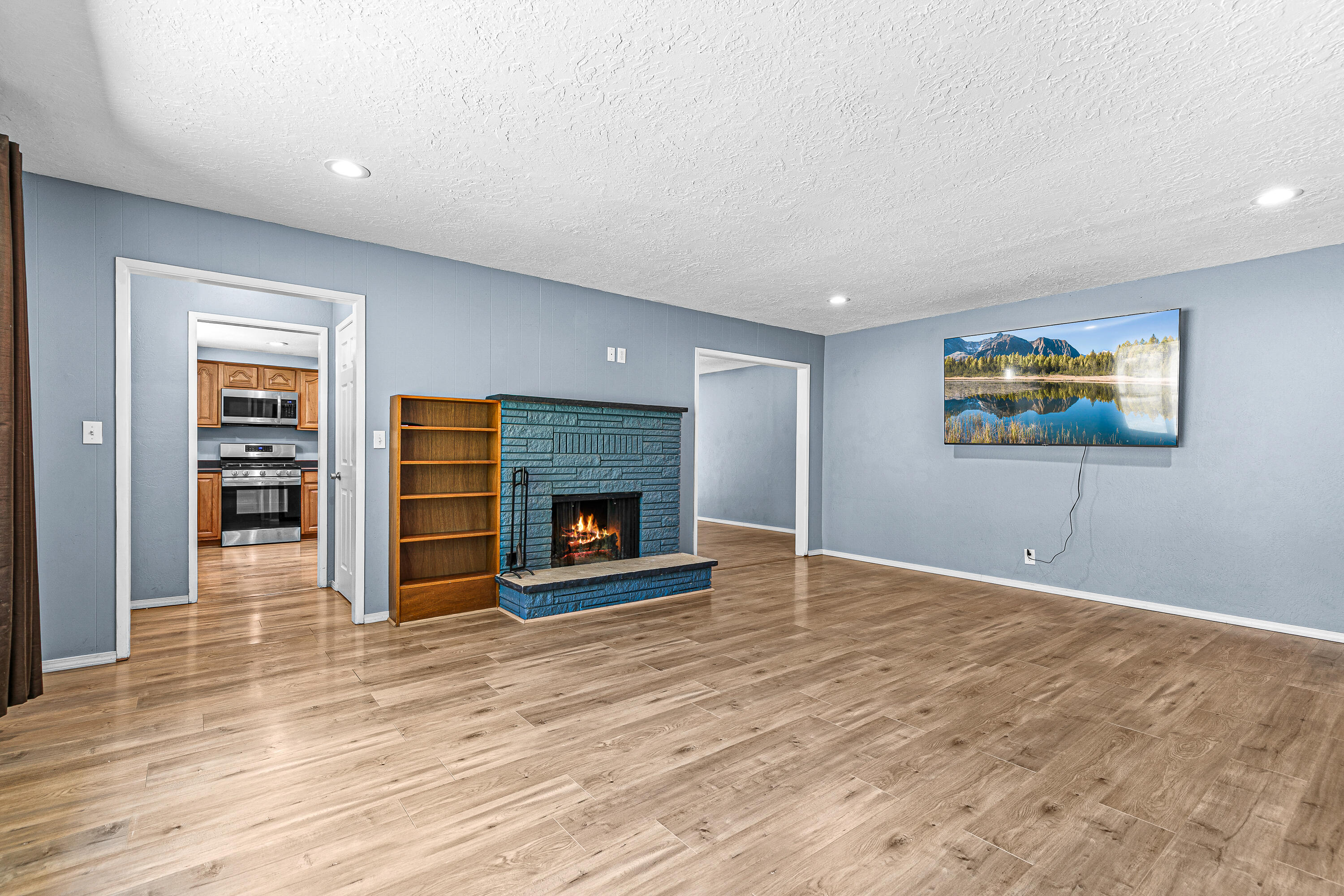 Country Club Manor - Residential