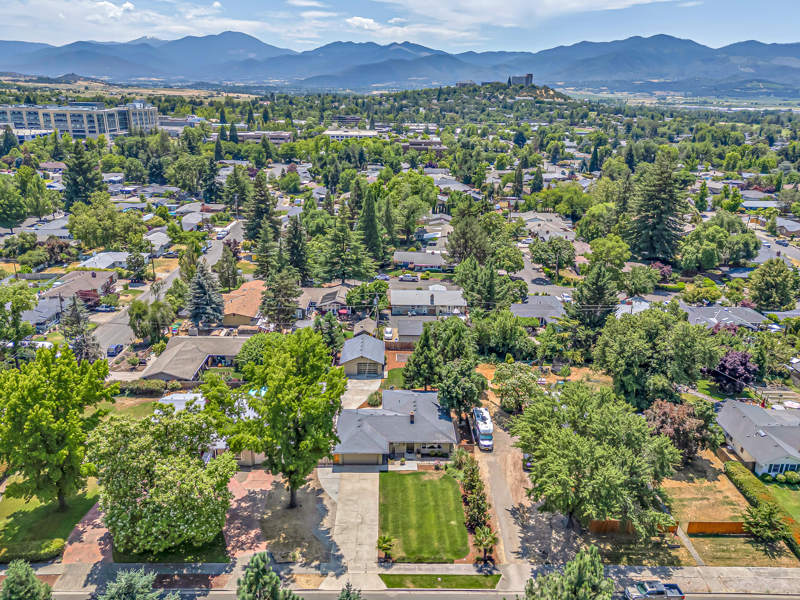 Country Club Manor - Residential