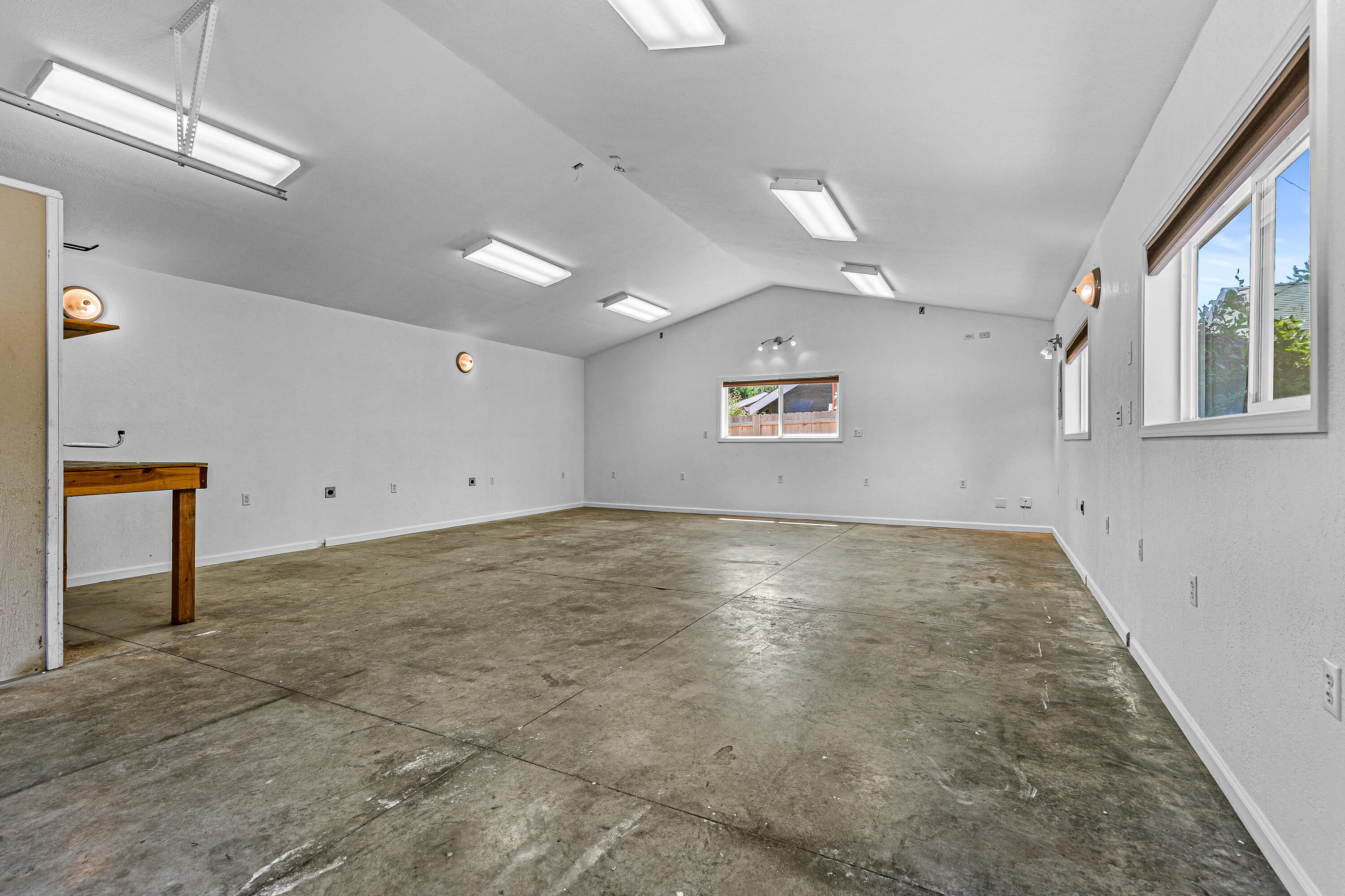 Country Club Manor - Residential