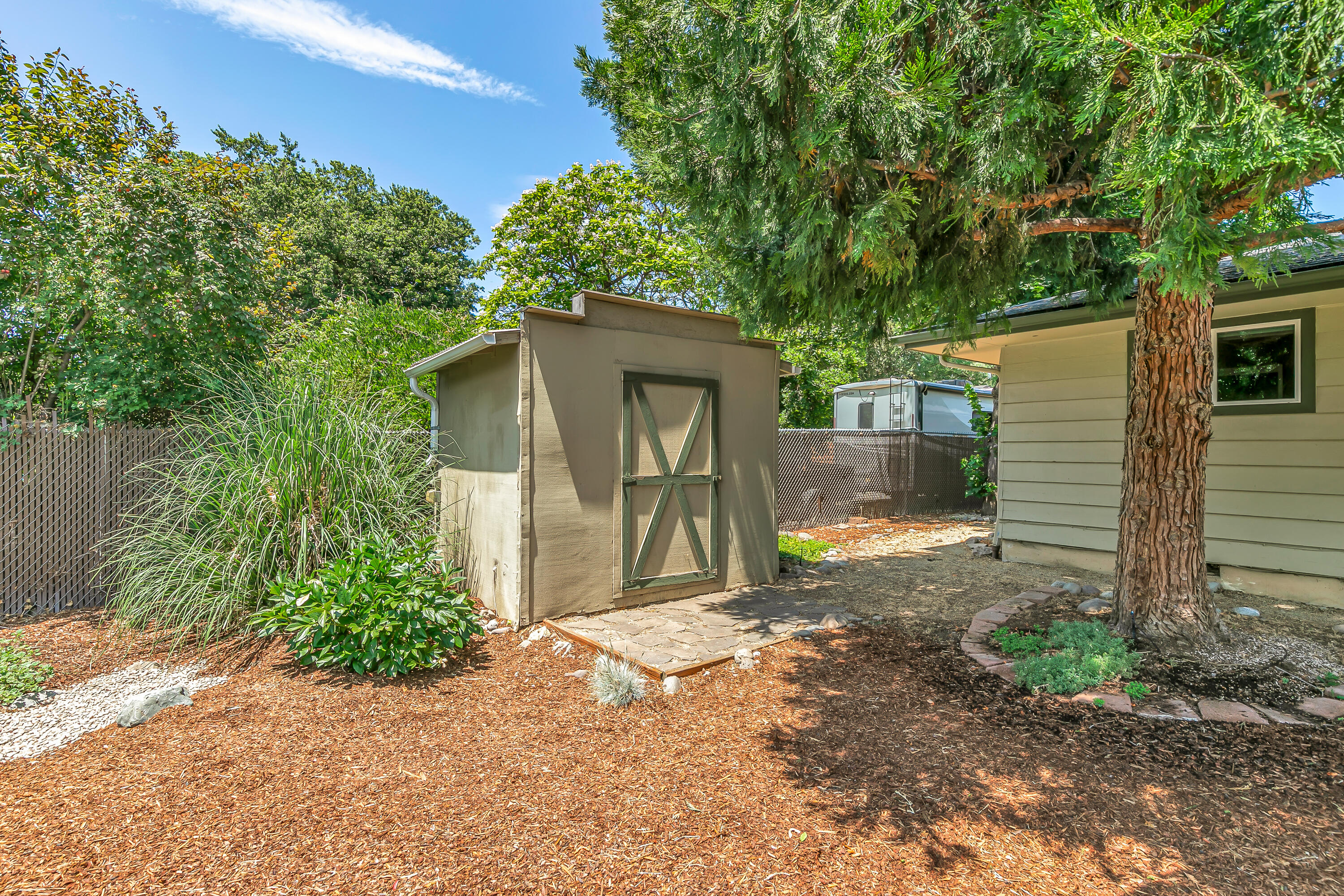 Country Club Manor - Residential