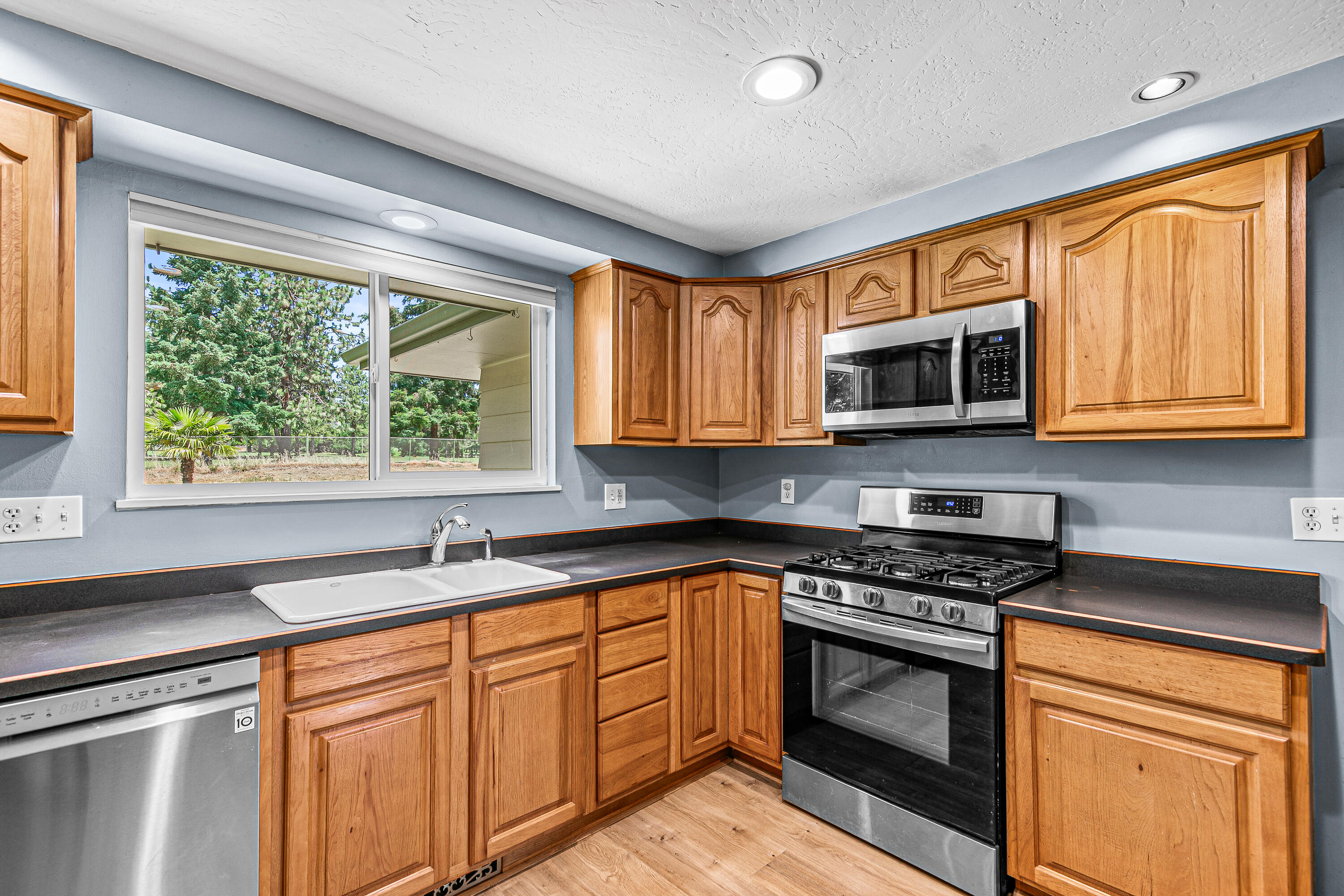 Country Club Manor - Residential