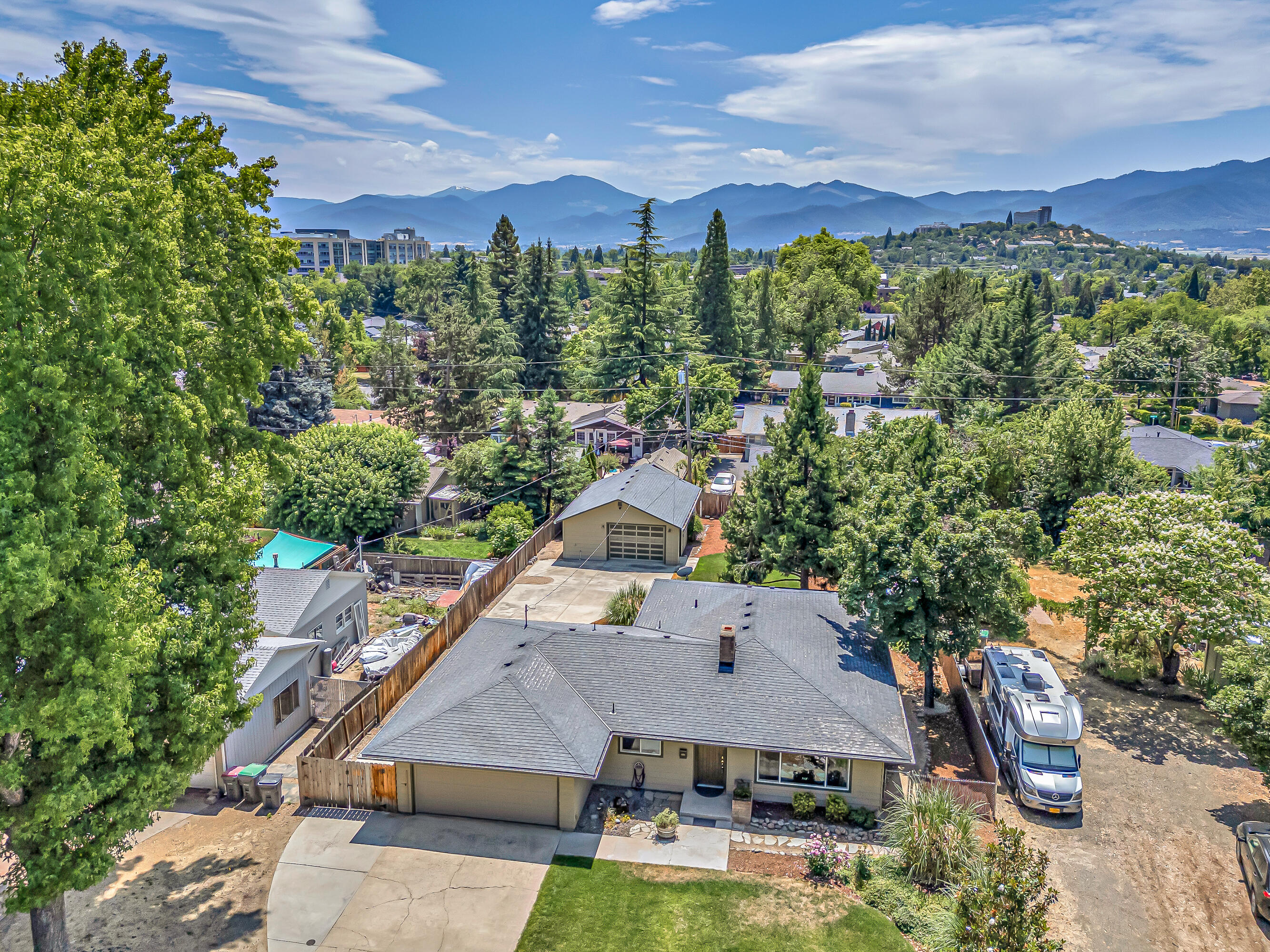 Country Club Manor - Residential