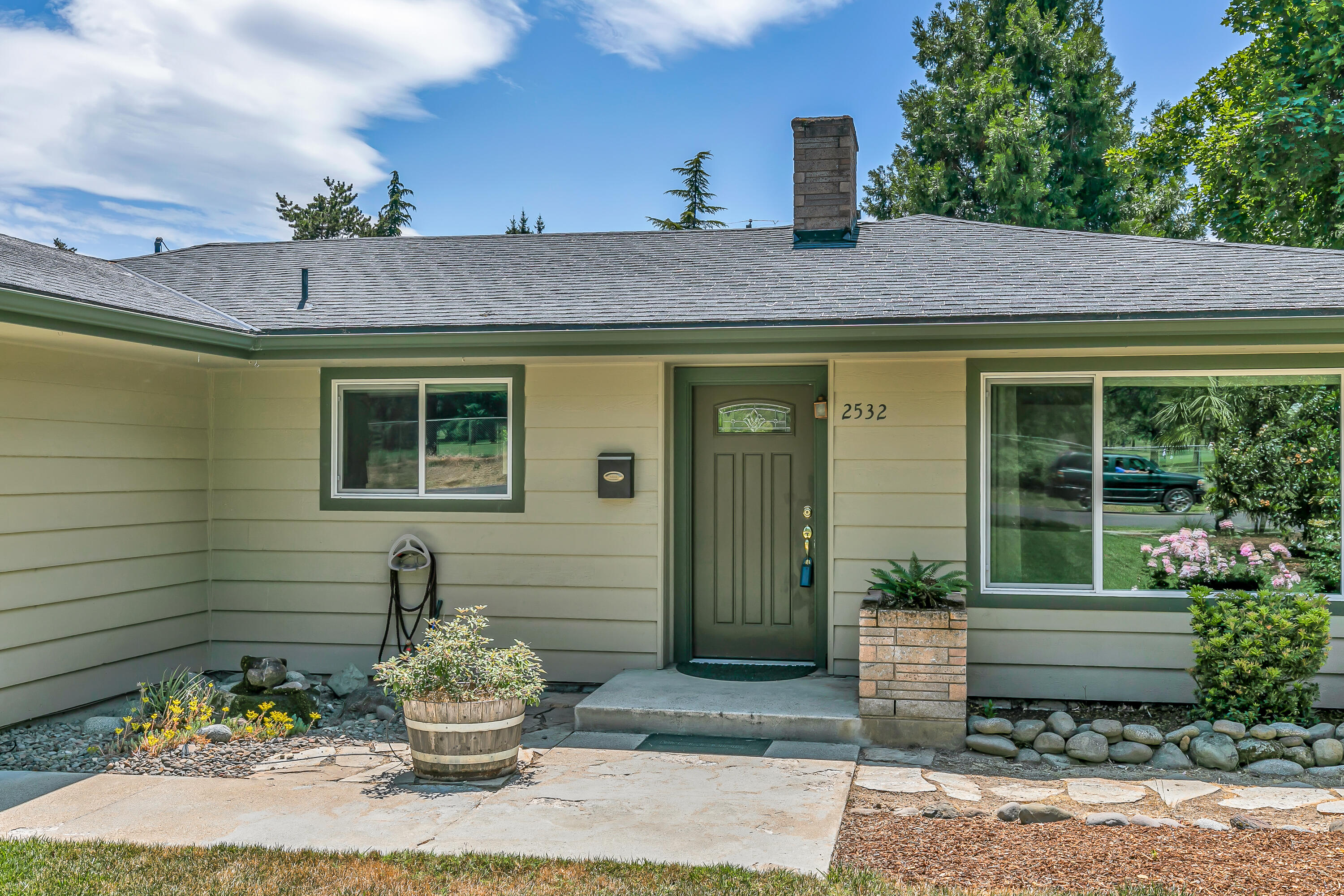 Country Club Manor - Residential