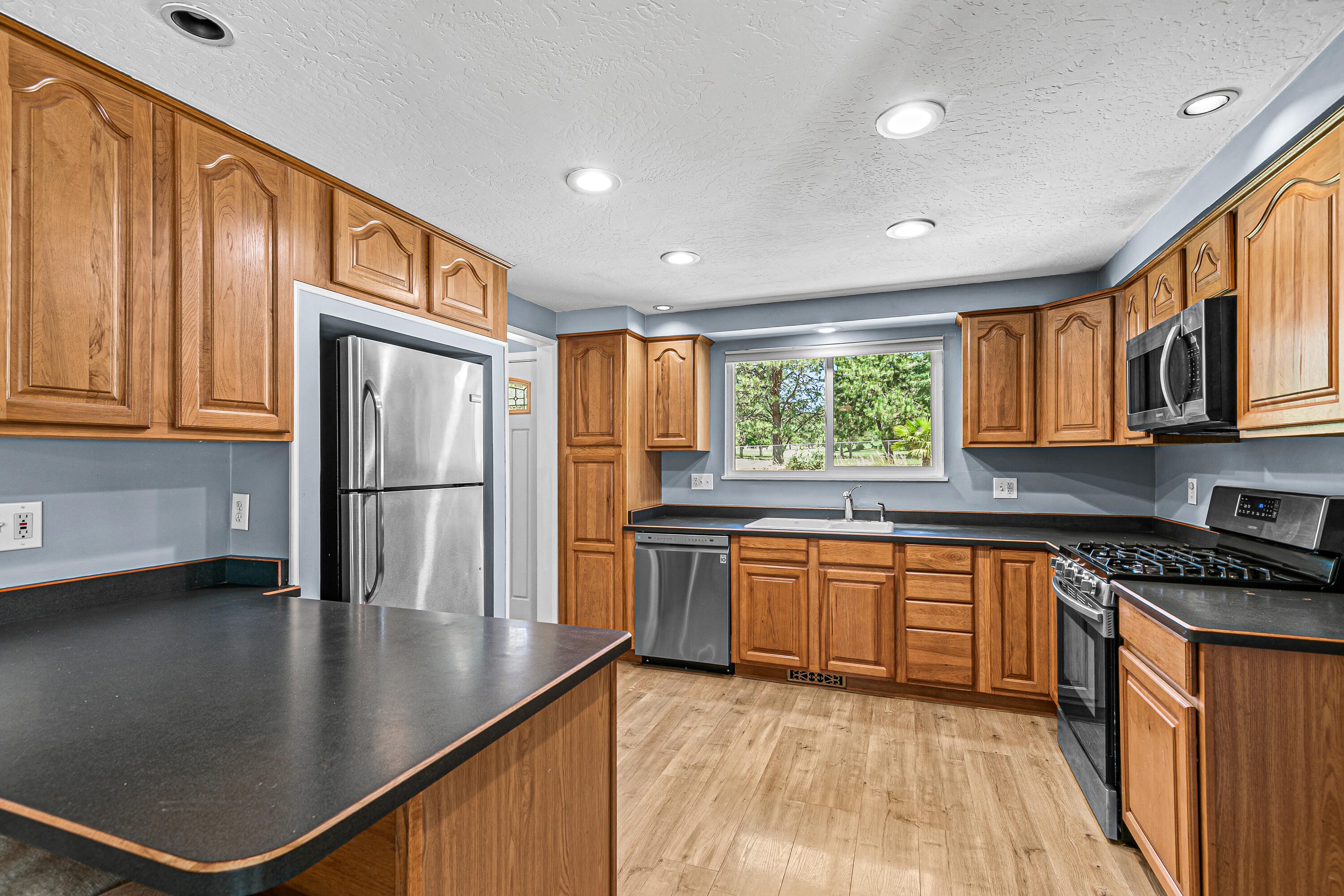 Country Club Manor - Residential