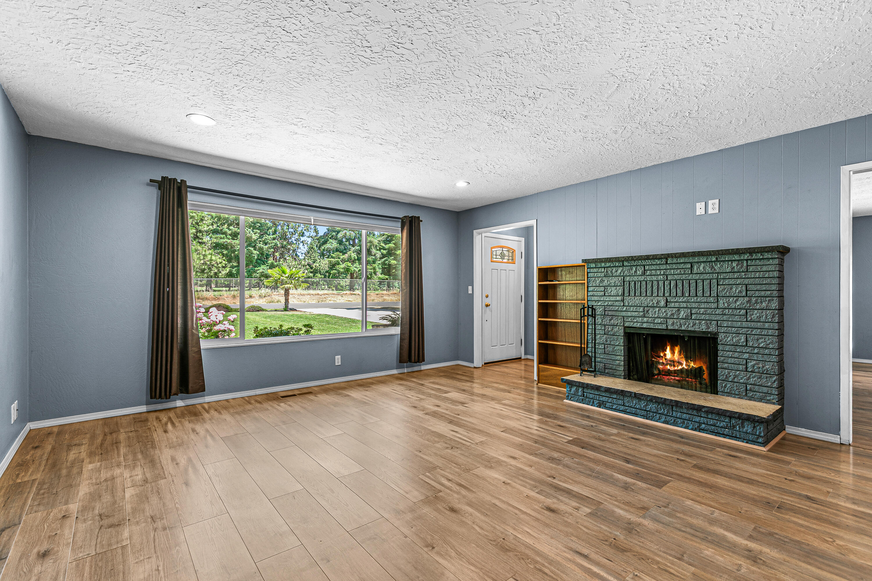 Country Club Manor - Residential