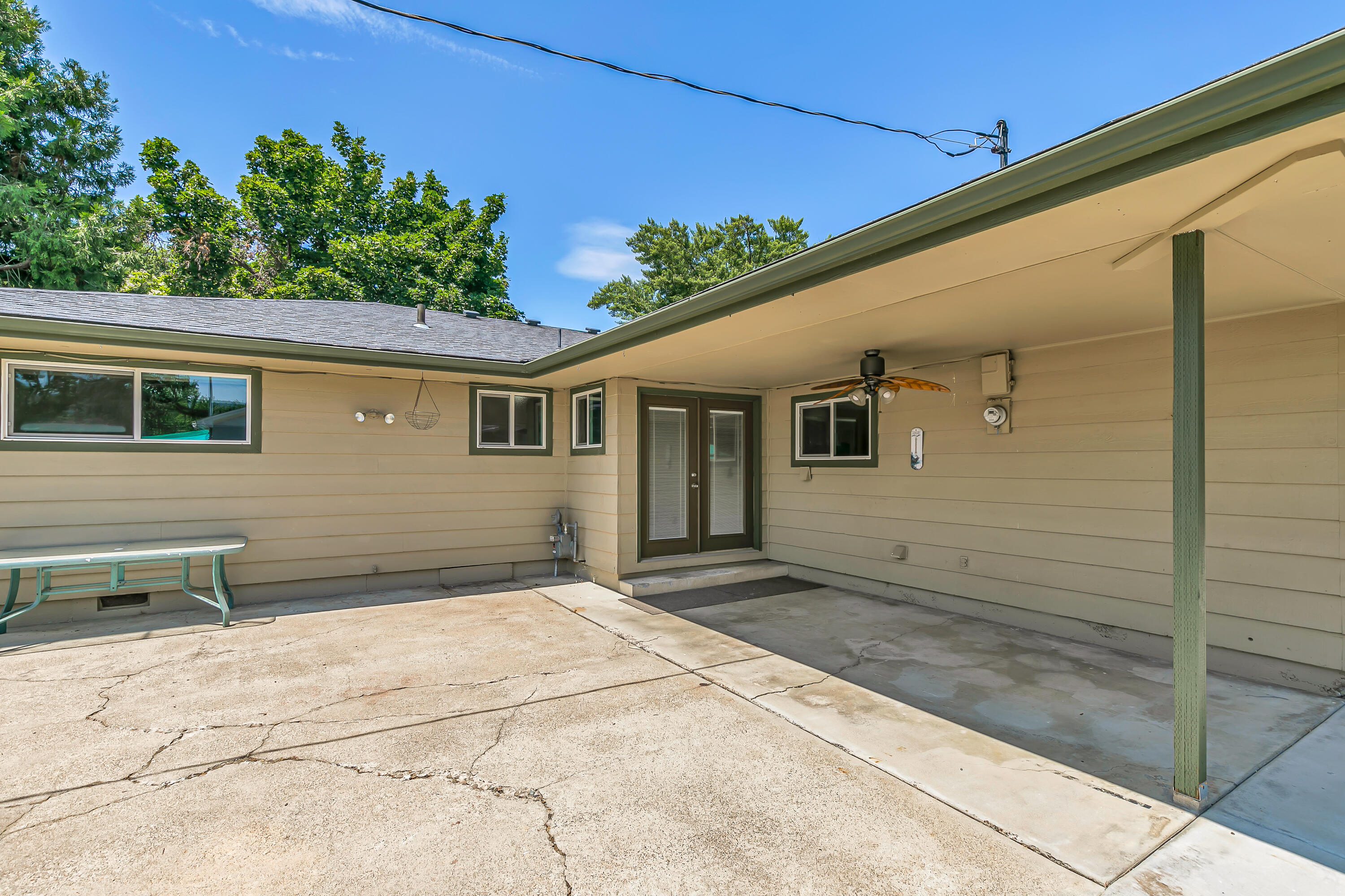 Country Club Manor - Residential