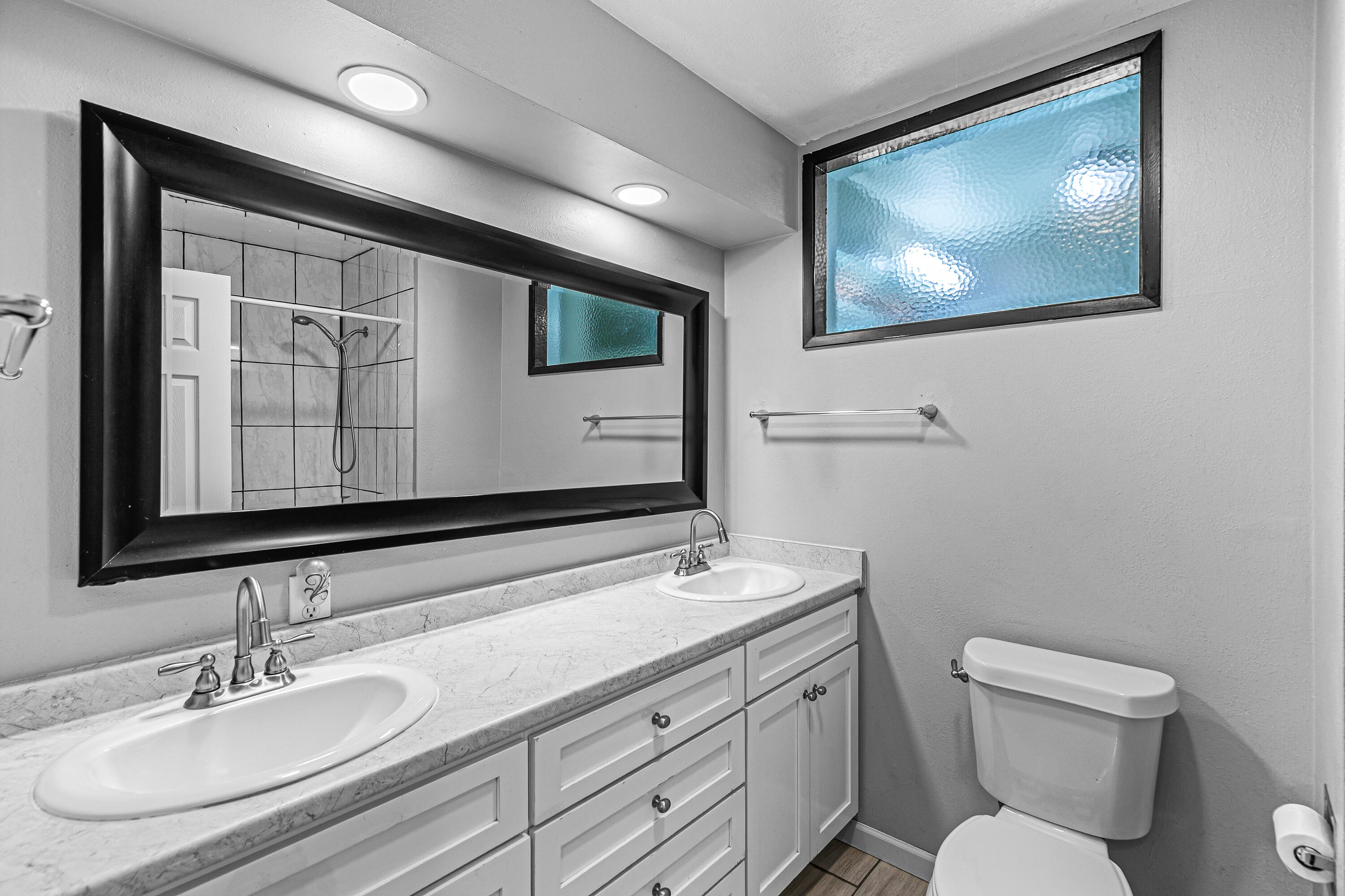 Country Club Manor - Residential