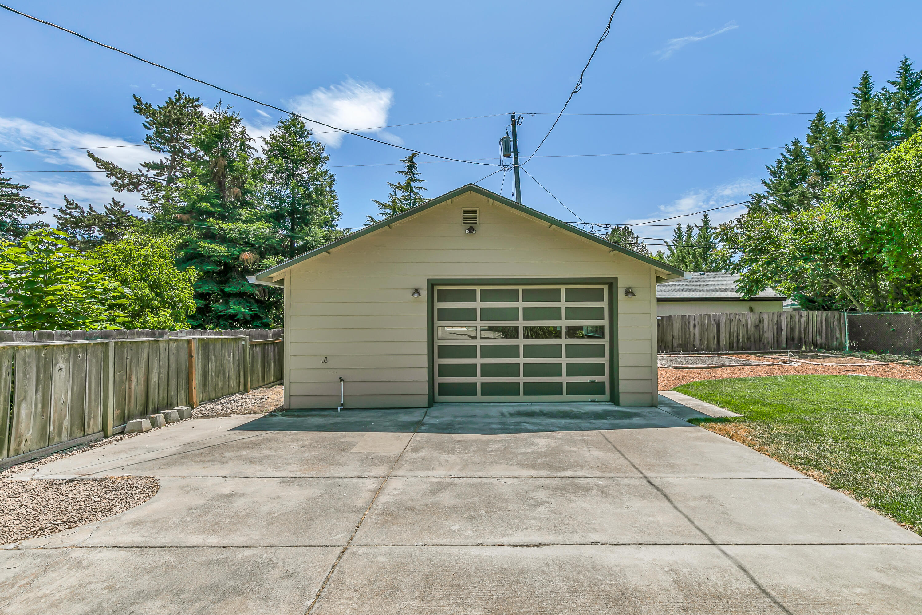 Country Club Manor - Residential