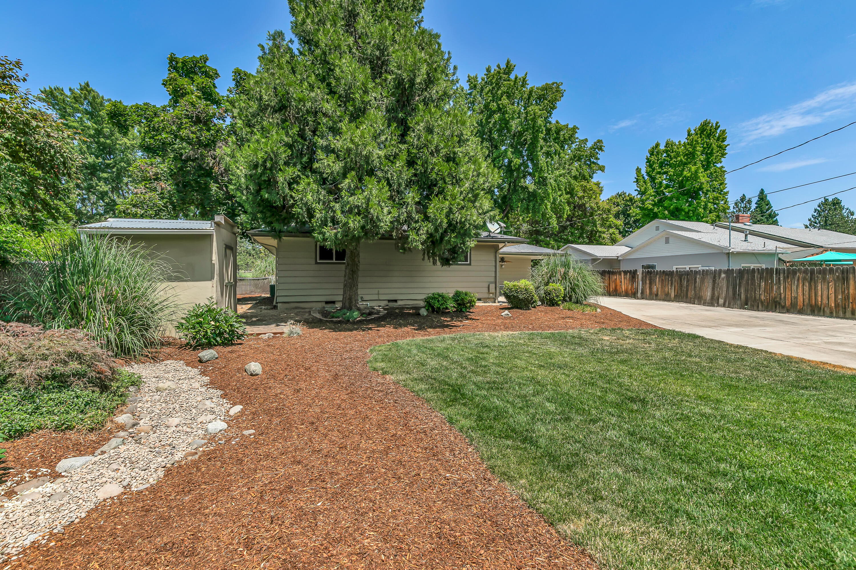 Country Club Manor - Residential