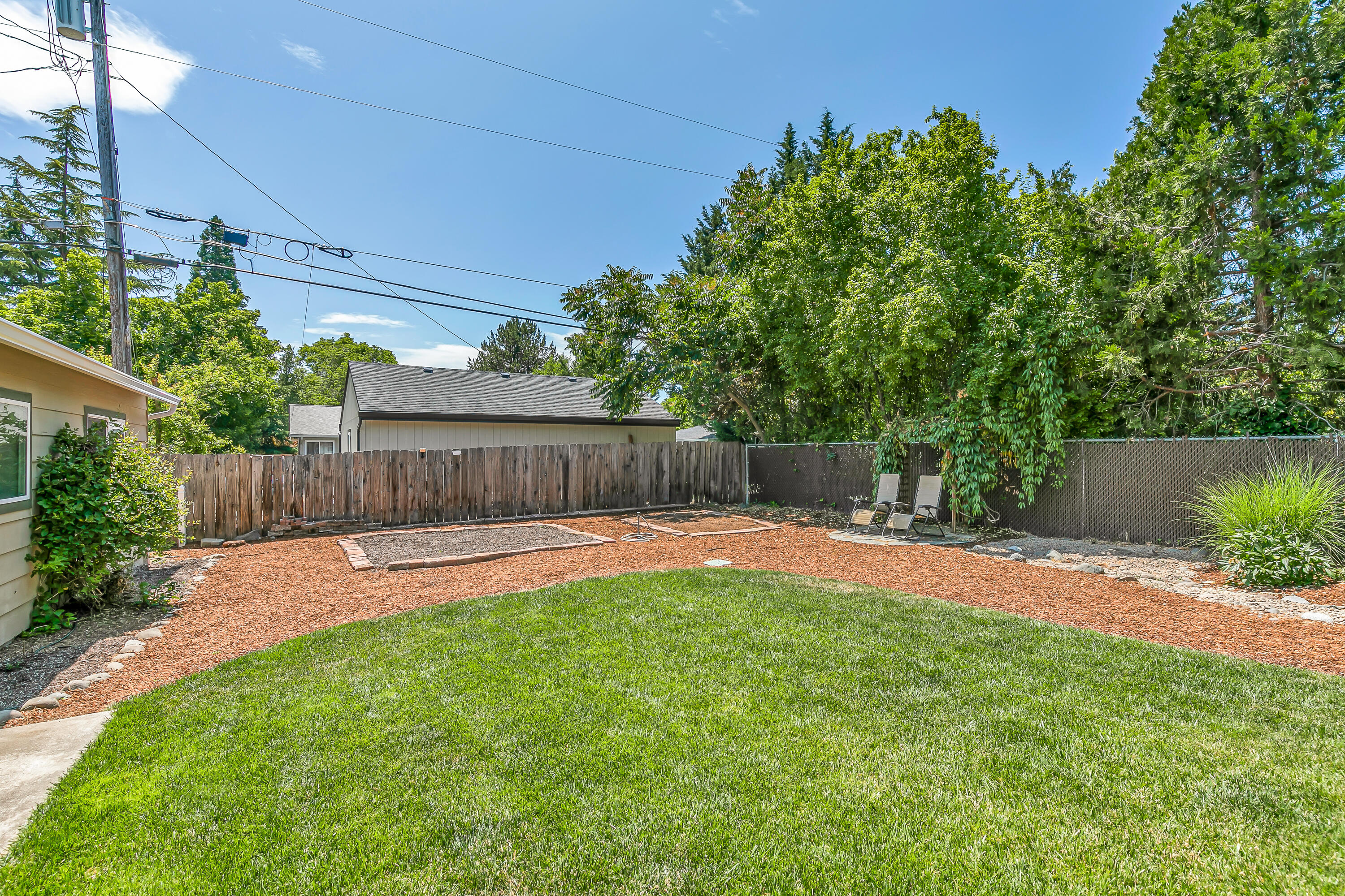 Country Club Manor - Residential