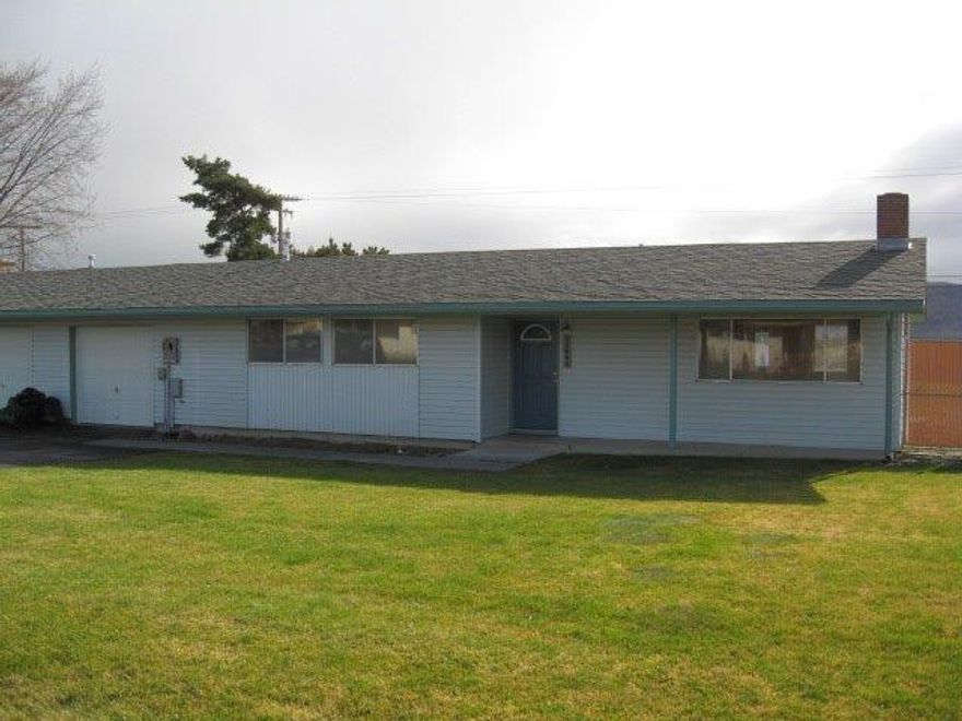 Nice Falcon Heights Condo on a large lot.It is very very important to download and read the addendum in external documents. This addendum provides details on making an offer on a HUD owned home. It also provides details unique to this home and disclosures about the home.