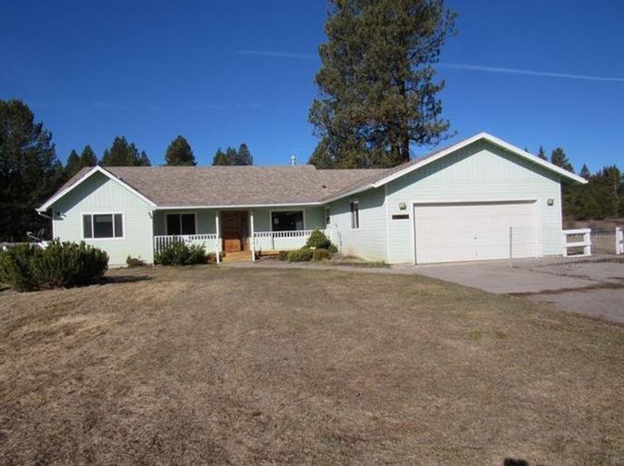 Nice riverfront property located in Chiloquin. The home was built in 1993 and has 3 bedrooms 2.5 baths. 2,184 sq. ft. with many windows and French doors to enjoy the river view. 3.52 acres. This is a HomePath property.