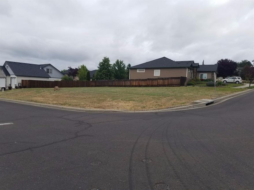 Nice, big corner lot in Hillsborough Estate Subdivision, surrounded by high end homes, level, and ready for your dream home. Just minutes from Eagle Point Golf Course. Bring your clubs and your builder! Buyer to do their own due diligence.