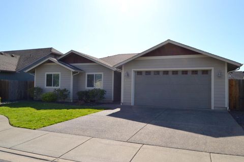 Tiny photo for 1514 SW Kokanee Lane, Grants Pass, OR 97527 (MLS # 220219548)