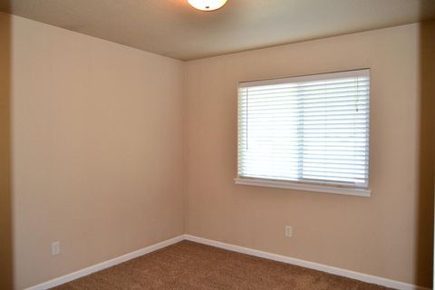 Tiny photo for 1514 SW Kokanee Lane, Grants Pass, OR 97527 (MLS # 220219548)