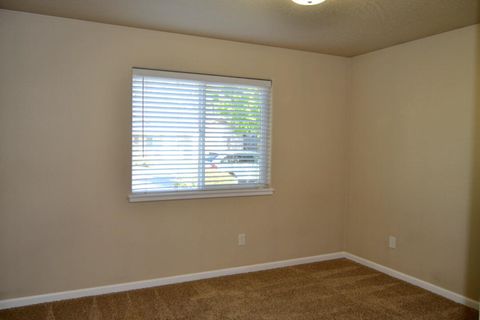 Tiny photo for 1514 SW Kokanee Lane, Grants Pass, OR 97527 (MLS # 220219548)