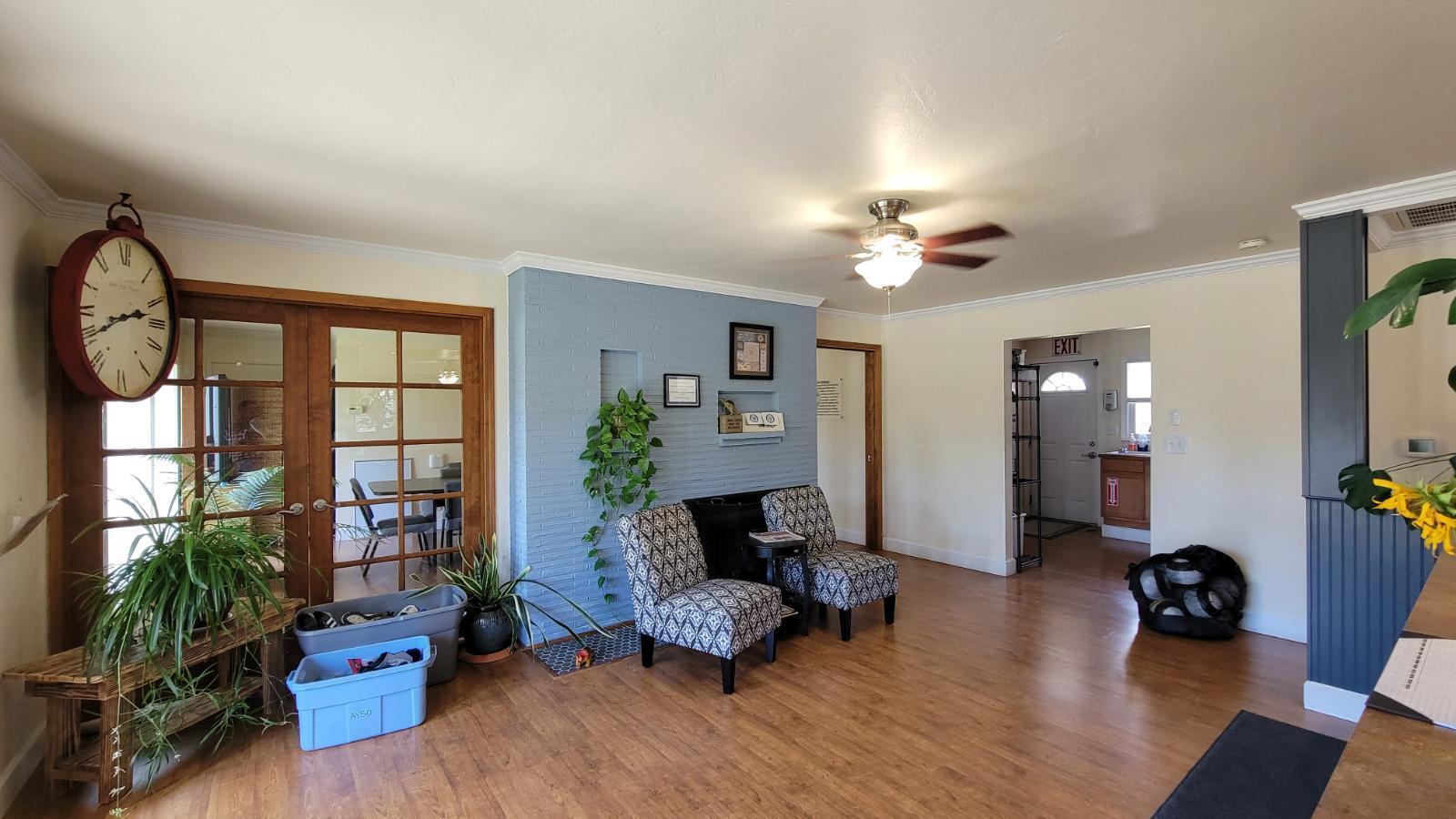 Oregon + Western - Commercial Sale