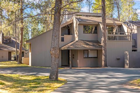 Photo of 57214 Island Road #14, Sunriver, OR 97707 (MLS # 220219935)