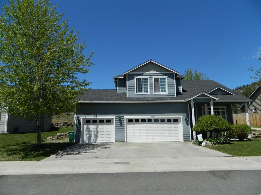 Don't miss out on this 2207 sq ft 4 bedroom 2.5 bath home with a 3 car garage located in Southview. The living room is spacious with vaulted ceiling and room for a breakfast nook table. The kitchen has a huge island with granite tile counters and all stainless steel appliances. There are 3 bedrooms upstairs including the master suite. Master has a good sized walk-in. The master bath has a jetted tub and separate shower. The main floor bedroom can also be used as an office. Enjoy your evenings on your back patio with no neighbors to the back of the property.