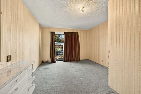 Tiny photo for 6 S Groveland Avenue, Medford, OR 97504 (MLS # 220212325)