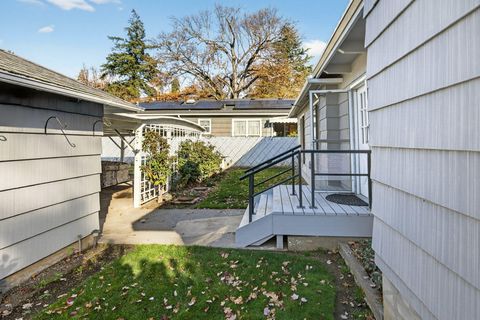 Tiny photo for 6 S Groveland Avenue, Medford, OR 97504 (MLS # 220212325)