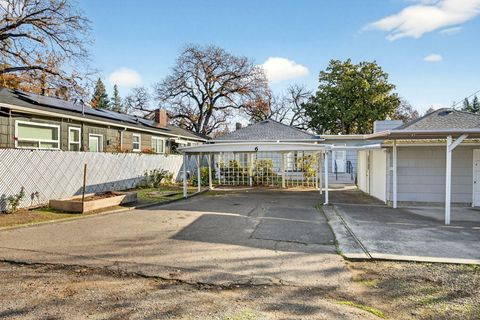 Tiny photo for 6 S Groveland Avenue, Medford, OR 97504 (MLS # 220212325)