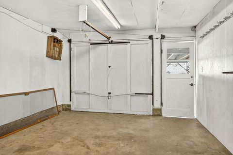 Tiny photo for 6 S Groveland Avenue, Medford, OR 97504 (MLS # 220212325)