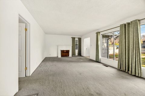 Tiny photo for 6 S Groveland Avenue, Medford, OR 97504 (MLS # 220212325)