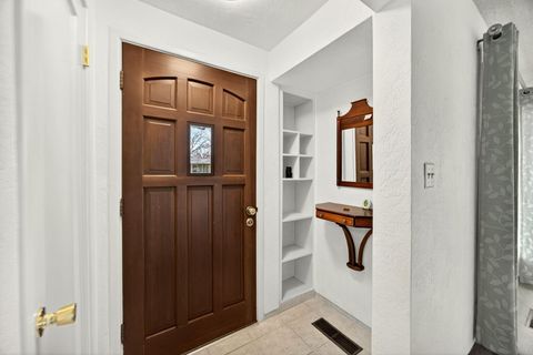 Tiny photo for 6 S Groveland Avenue, Medford, OR 97504 (MLS # 220212325)