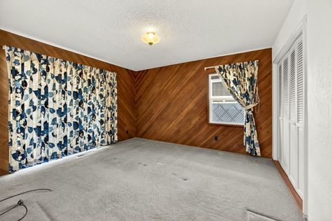 Tiny photo for 6 S Groveland Avenue, Medford, OR 97504 (MLS # 220212325)